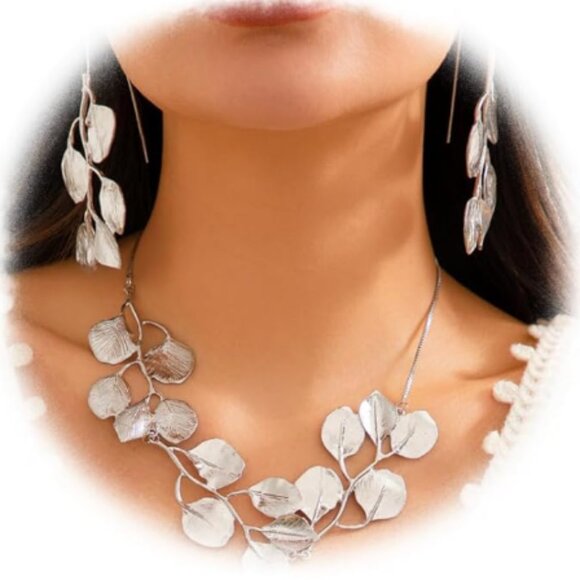 Autumn Leaves Jewelry Set: Earrings and Necklace - Picture 5 of 5